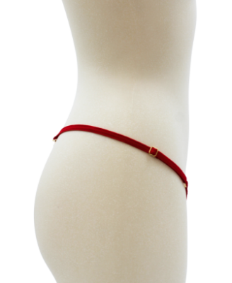 String rouge avec bijou perle & strass dorés 